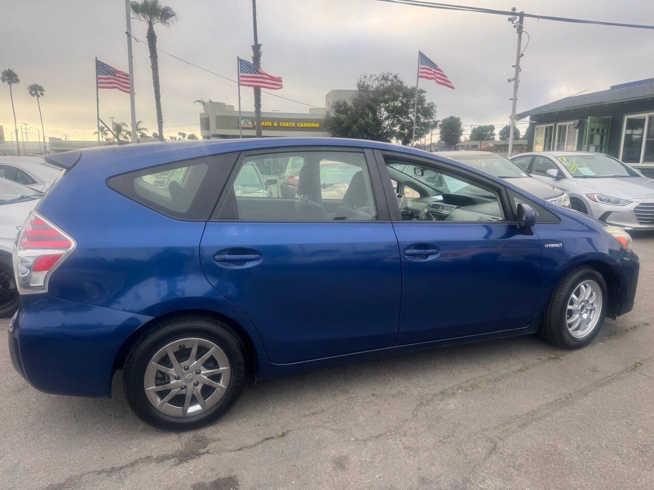 Used 2017 Toyota Prius V Two w/ Carpet Mat Package FWD image 8
