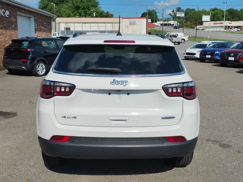Used 2024 Jeep Compass Latitude AWD/4WD image 6