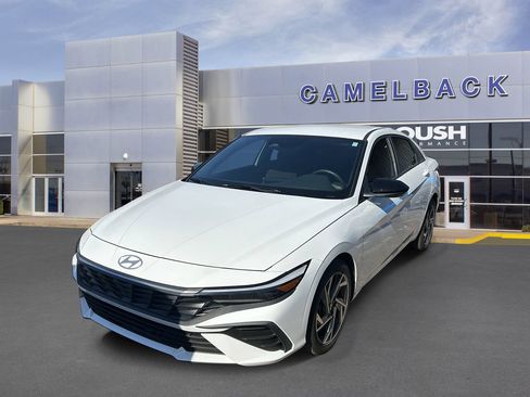 Used 2025 Hyundai Elantra Sport FWD image 2