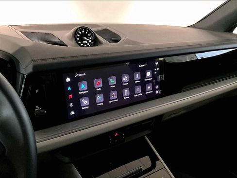 Used 2025 Porsche Cayenne image 19