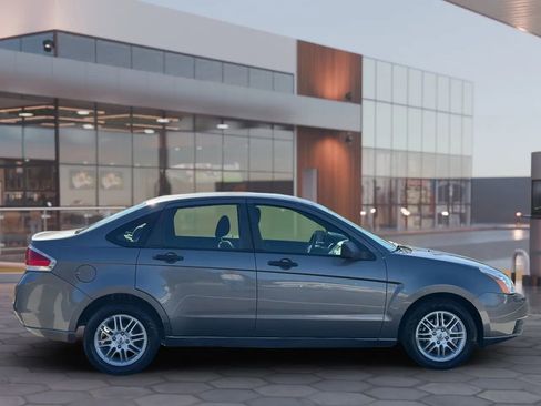 Used 2009 Ford Focus SE image 8