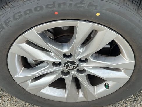 Used 2023 Toyota Sienna Limited AWD/4WD image 10