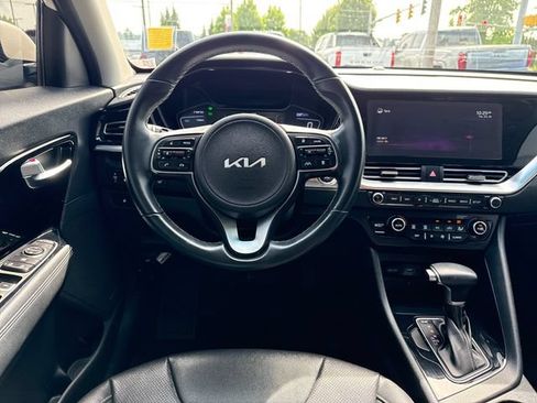 Used 2022 Kia Niro Touring Special Edition FWD image 17