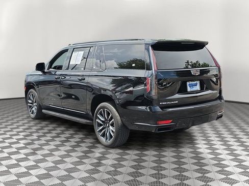 Used 2023 Cadillac Escalade ESV Sport AWD/4WD image 4