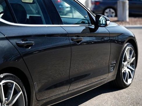 Used 2023 Genesis G70 2.0T image 8