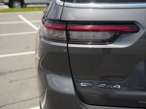 Used 2022 Jeep Grand Cherokee L Laredo w/ Luxury Tech Group I AWD/4WD image 47