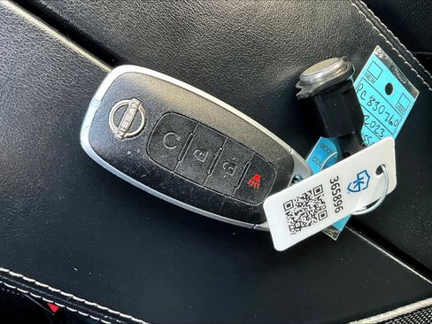 Used 2023 Nissan Rogue SV image 15