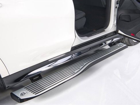 Used 2024 Mercedes-Benz Maybach GLS 600 4MATIC image 40