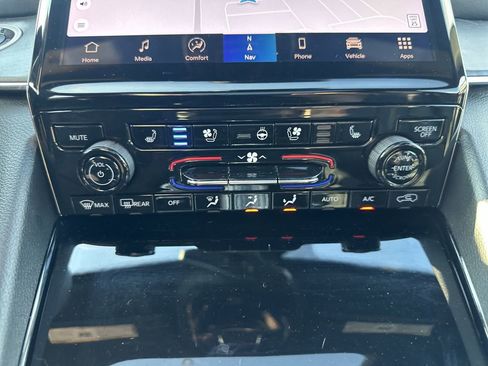 Used 2023 Jeep Grand Cherokee Overland w/ Luxury Tech Group IV AWD/4WD image 17