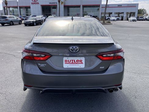 Used 2024 Toyota Camry SE w/ Convenience Package image 4