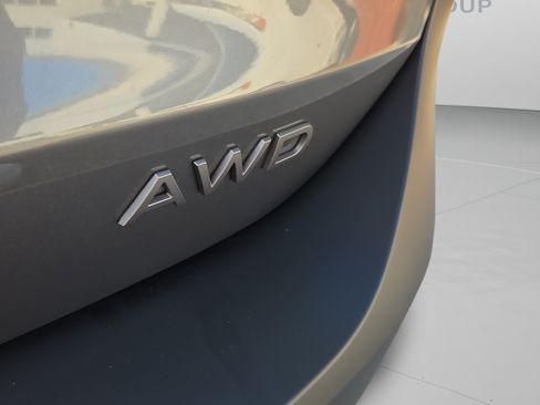 Used 2025 Nissan Kicks SV AWD/4WD image 17