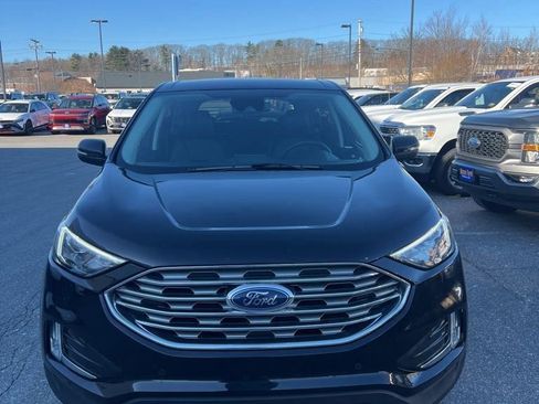 Used 2024 Ford Edge Titanium image 2