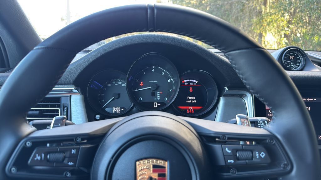 Certified 2026 Porsche Macan AWD/4WD image 11