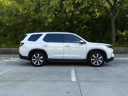 Used 2023 Honda Pilot Touring image 10