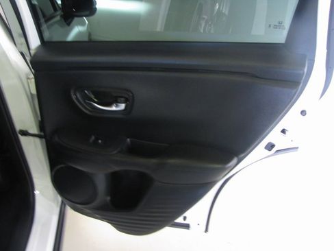 Certified 2025 Honda HR-V LX image 17