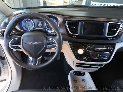 Used 2020 Chrysler Voyager Lxi FWD image 28