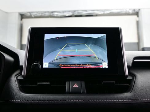 Used 2025 Toyota RAV4 XLE AWD/4WD image 18
