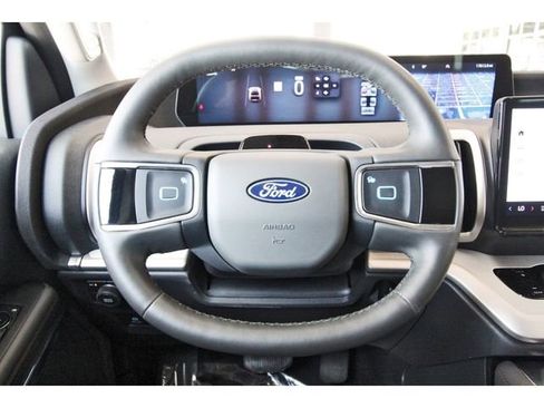 Used 2025 Ford Expedition Active AWD/4WD image 15