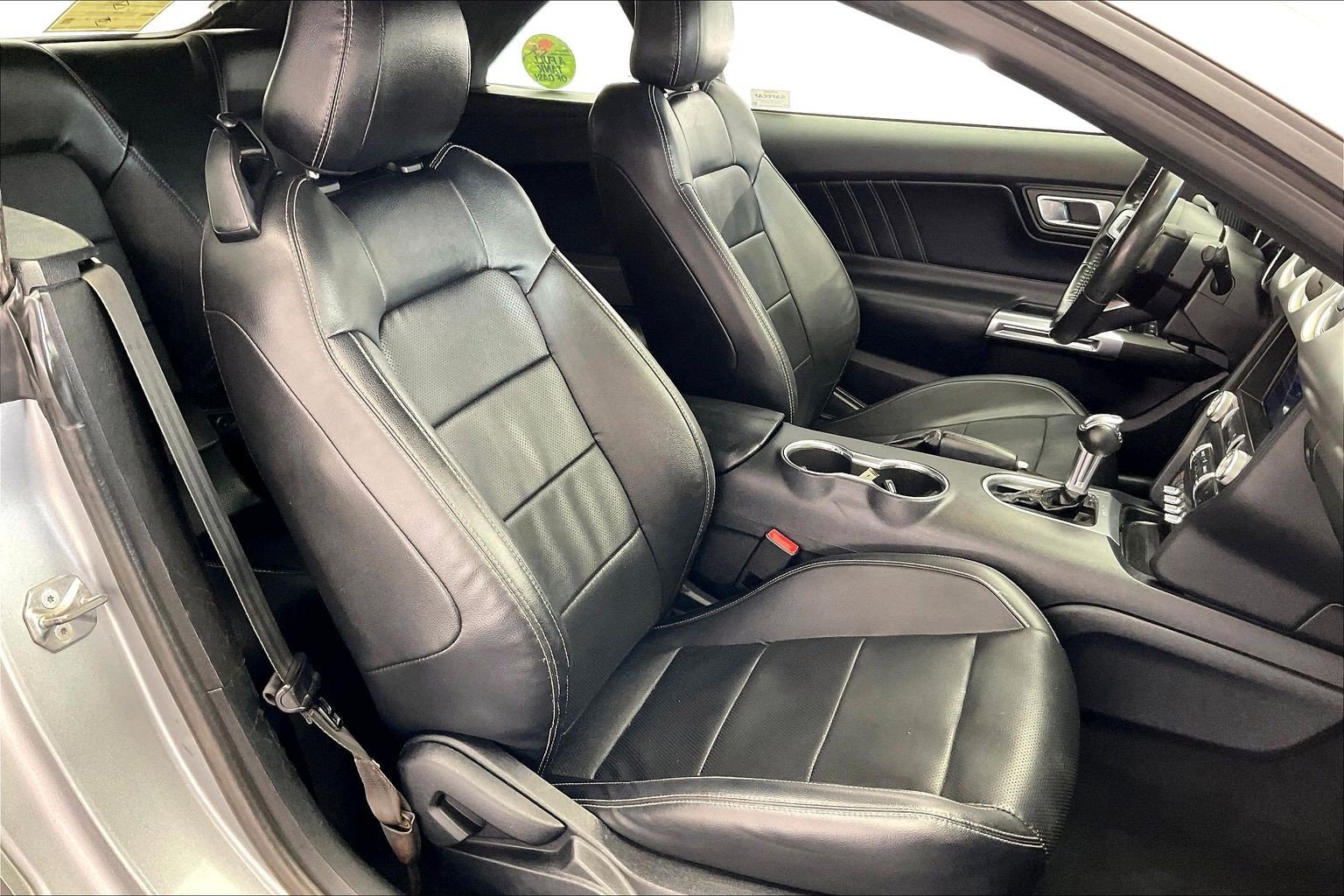 Used 2022 Ford Mustang Premium RWD image 6
