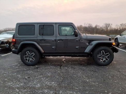 New 2026 Jeep Wrangler Unlimited Sahara w/ Safety Group AWD/4WD image 17