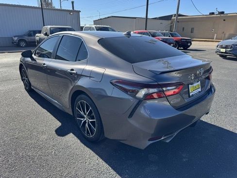 Used 2022 Toyota Camry SE image 5