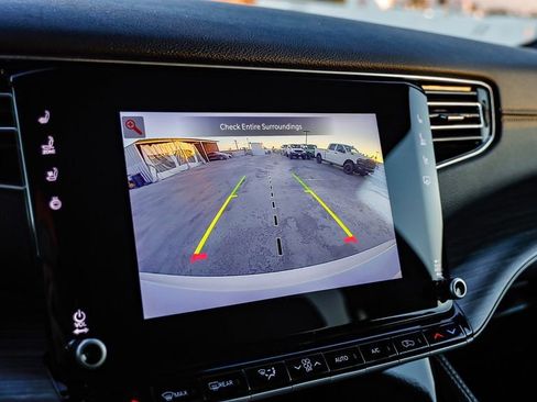 Certified 2024 Jeep Wagoneer Series II w/ Flexible Seating Group image 35