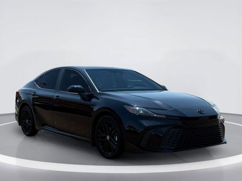 Used 2025 Toyota Camry SE FWD image 5