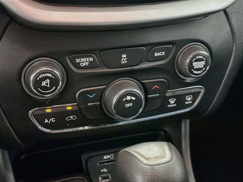 Used 2014 Jeep Cherokee Latitude AWD/4WD image 22
