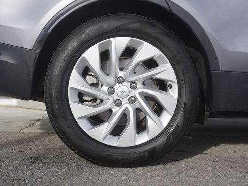 Used 2025 Land Rover Discovery S image 34