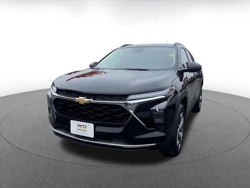 Used 2025 Chevrolet Trax LT w/ LT Convenience Package image 7