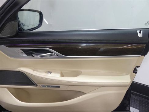 Used 2017 BMW 740i xDrive AWD/4WD image 19