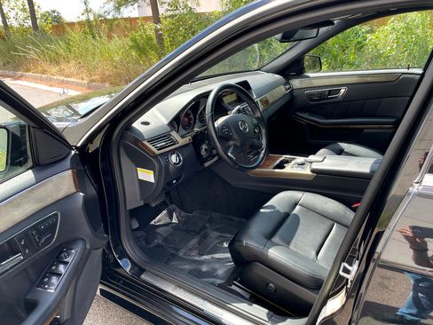 Used 2010 Mercedes-Benz E 350 4MATIC Sedan image 12