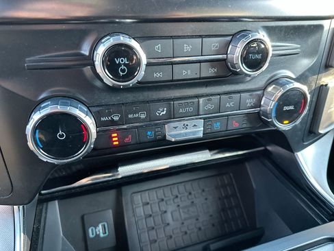 Used 2023 Ford F150 Platinum image 19