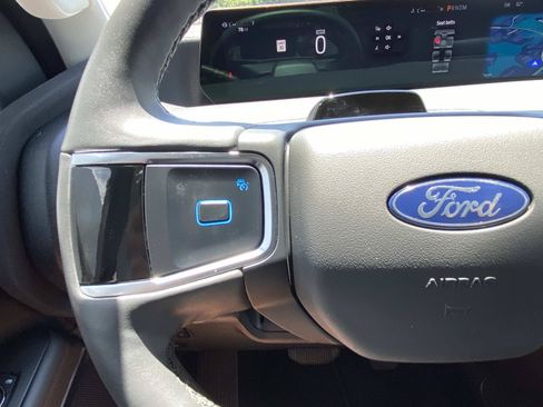 Used 2025 Ford Expedition Active AWD/4WD image 26