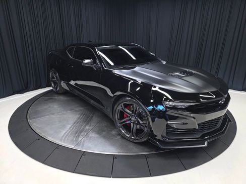 Used 2022 Chevrolet Camaro SS RWD image 16