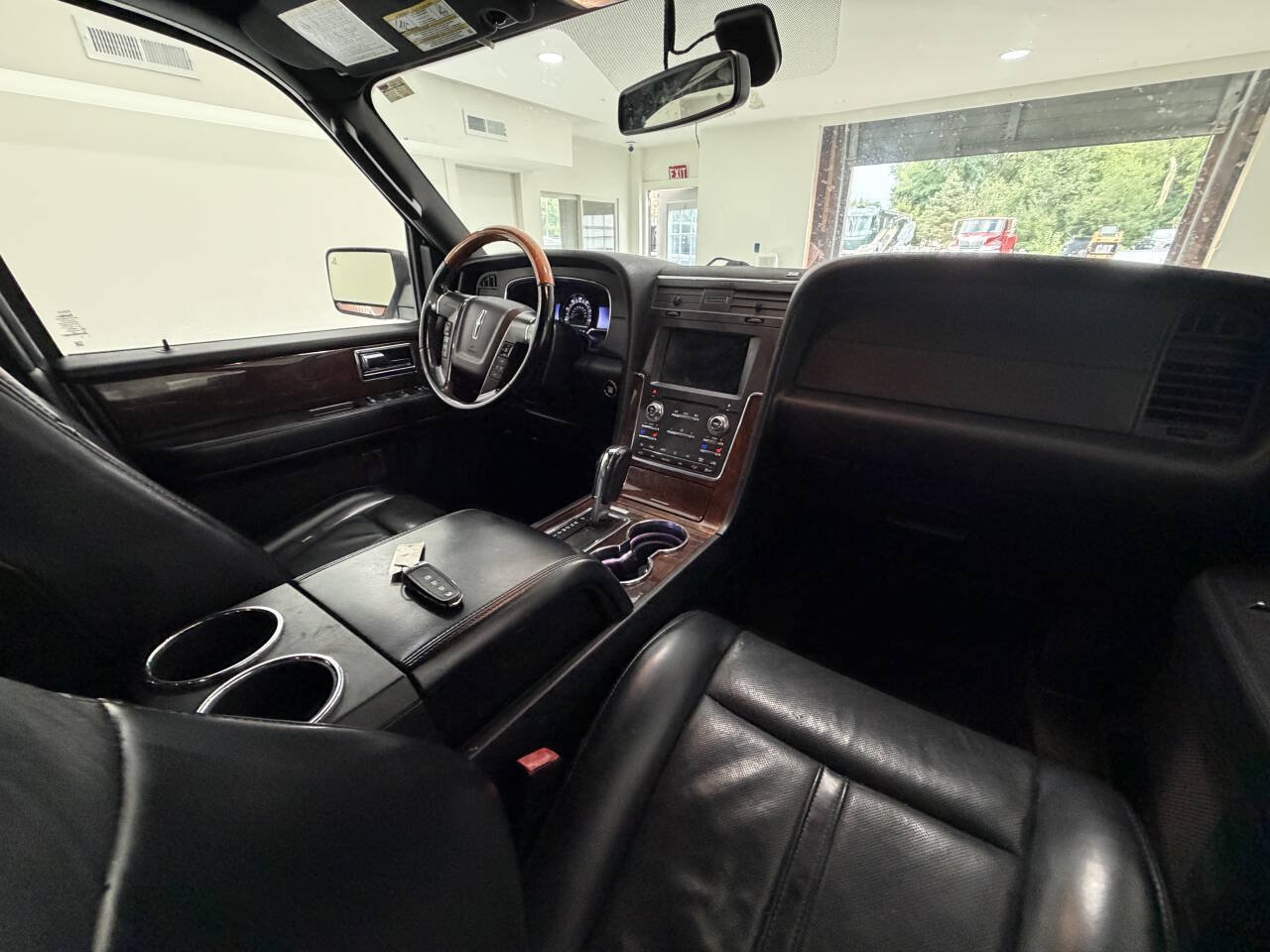 Used 2017 Lincoln Navigator L Select AWD/4WD image 6