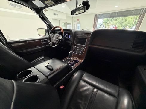 Used 2017 Lincoln Navigator L Select AWD/4WD image 6