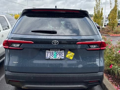 Used 2024 Toyota Grand Highlander AWD image 7