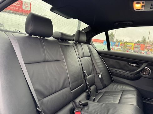 Used 2011 BMW M3 Sedan image 28