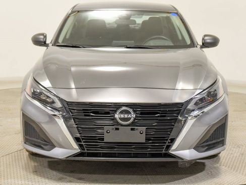 Used 2024 Nissan Altima 2.5 SV image 3