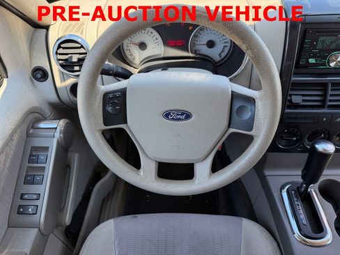 Used 2007 Ford Explorer Sport Trac XLT AWD/4WD image 13