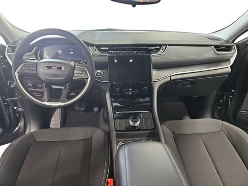 Used 2023 Jeep Grand Cherokee Laredo X AWD/4WD image 9