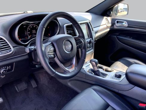 Used 2018 Jeep Grand Cherokee Limited AWD/4WD image 17