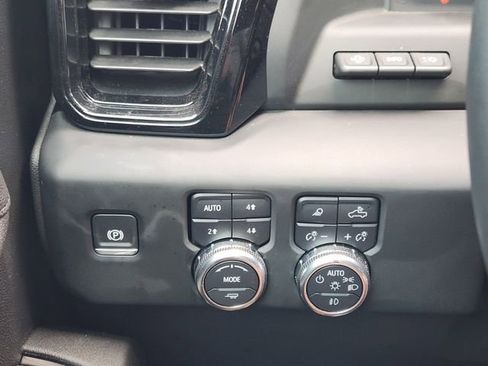 Used 2024 GMC Sierra 1500 AT4 w/ Technology Package AWD/4WD image 23