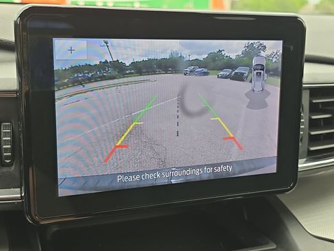 Used 2020 Ford Explorer XLT w/ Equipment Group 202A image 17