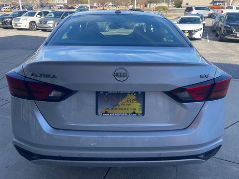 Used 2024 Nissan Altima 2.5 SV image 5