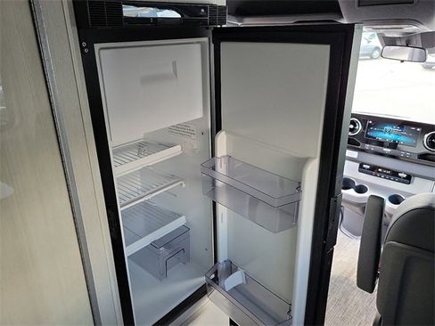 Used 2022 Mercedes-Benz Sprinter 2500 image 29