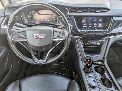Used 2023 Cadillac XT6 Premium Luxury image 18