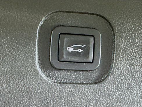 Used 2016 Chevrolet Equinox LTZ w/ Enhanced Convenience Package FWD image 38