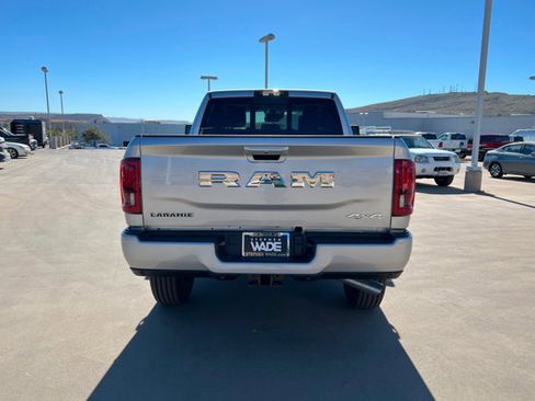 New 2026 RAM 2500 Laramie AWD/4WD image 4